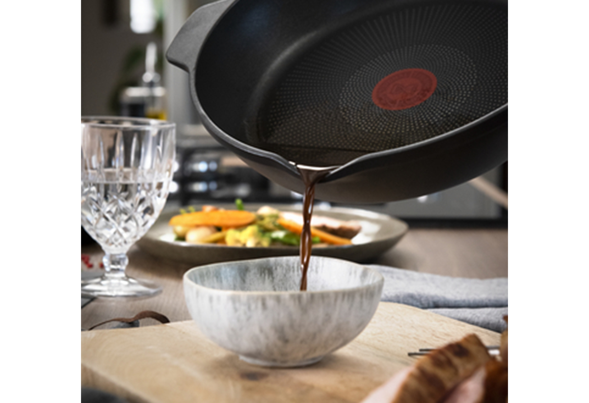 Απεικονίζεται η κατσαρόλα με έμφαση στο στόμιο που διαθέτει.